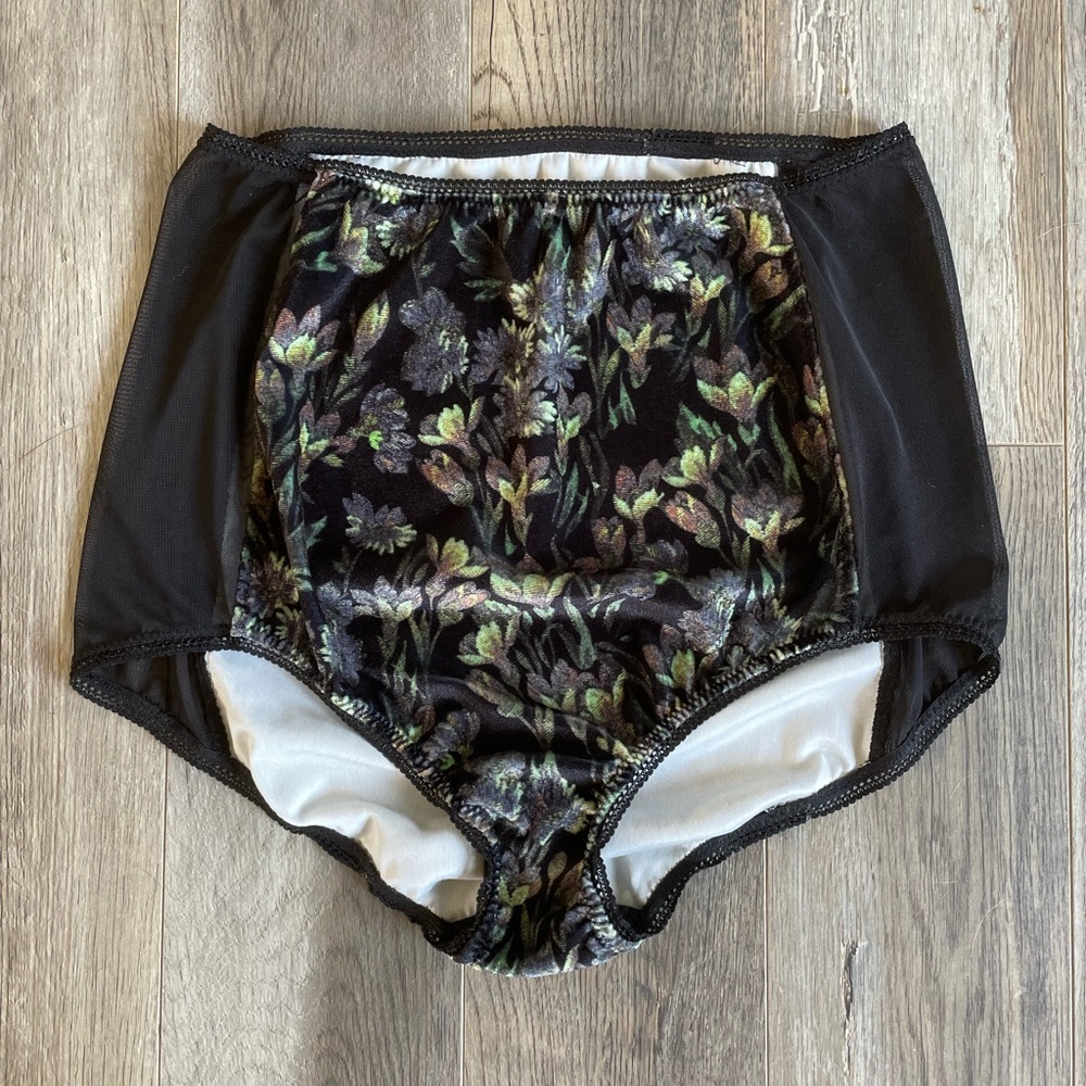 MOONBEAM CREEK new (vintage style) lingerie
